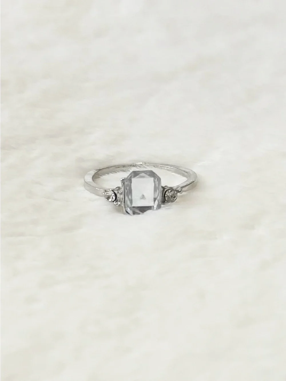 5/$15 🩷 MUST BUNDLE Silver Clear Crystal Solitaire Ring - Picture 2 of 4